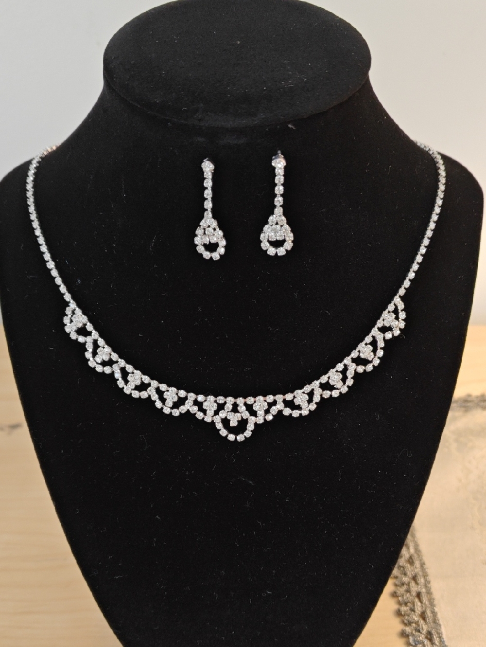 Elegant Austrian Crystal Drop Necklace and Earrings Set - NWT